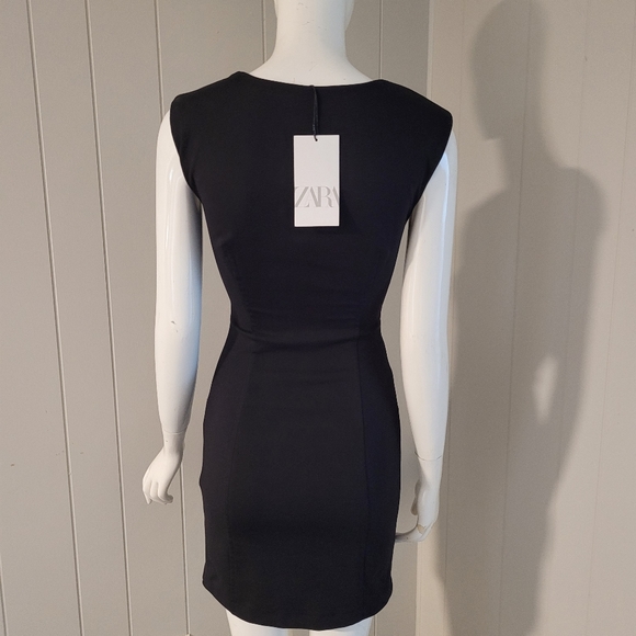 Zara black dress, structured bodycon with side zip - Picture 3 of 6
